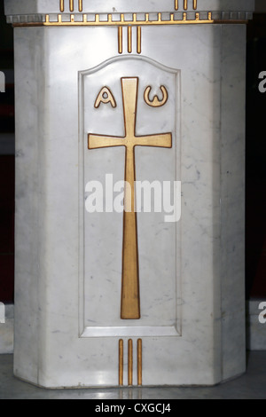 Surrey England Sutton Kirche unserer lieben Frau vom Rosenkranz Kreuz Detail Stockfoto