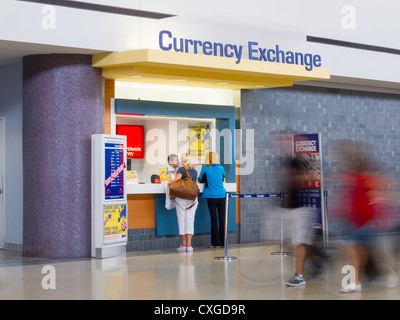 Währung Exchange Zähler, Newark Liberty International Airport, Newark, New Jersey, USA Stockfoto