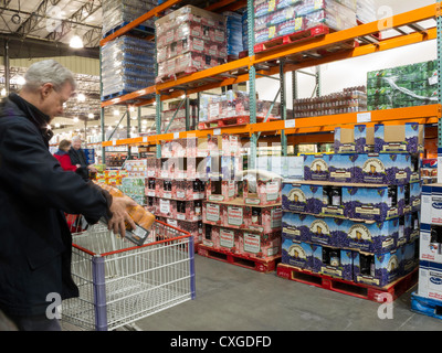 Costco Wholesale Lagerverkauf in Massachusetts, USA Stockfoto