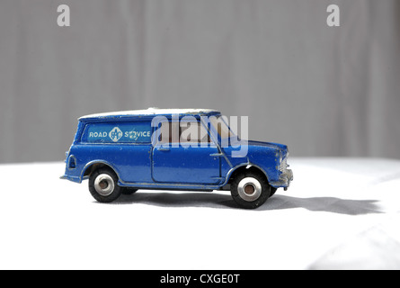 Dinky Toy RAC Mini van Fahrzeug UK Nahaufnahme machte in den 1960er Jahren Stockfoto