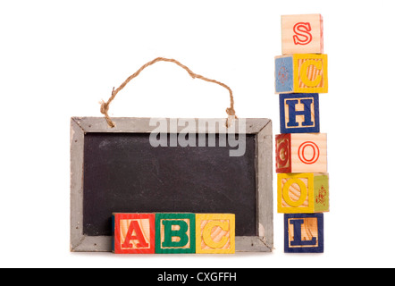 Schule Holzklötze und Schwarzes Brett Studio Ausschnitt Stockfoto