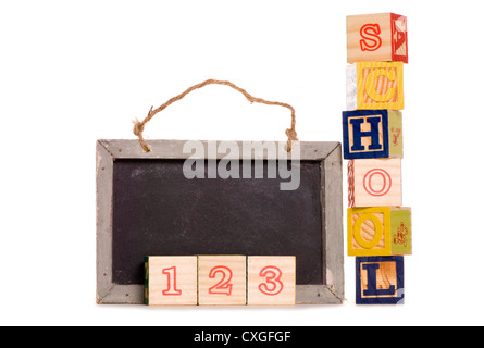 Schule Holzklötze und Schwarzes Brett Studio Ausschnitt Stockfoto