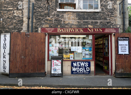 Äußere Bathwick News-Kiosk-Shop mit der Nachricht von der Welt am besten Sonntag Papier zu unterschreiben Stadt von Bath, England UK KATHY DEWITT Stockfoto