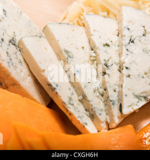 in Scheiben geschnittenen Käse und pizza Stockfoto