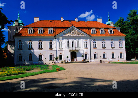 1690-1696, Polen---Außenansicht der Fassade, Nieborow Palace Stockfoto