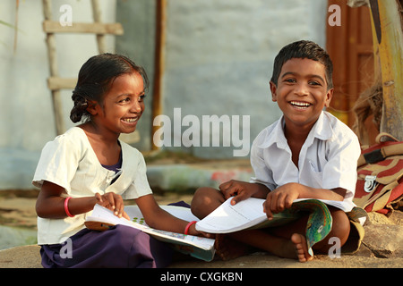 Indische Schulkinder Dhanama und Venkata Andhra Pradesh in Indien Stockfoto