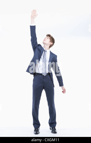 Geschäftsmann, seine Hand auszustrecken Stockfoto