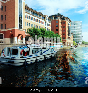 Moderne Büros mit Blick auf den Hafen schweben in der Nähe von Avon Street und Temple Quay, Bristol, England Stockfoto