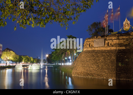 Katam Ecke auf der Stadtmauer von Nacht, Chiang Mai, Thailand Stockfoto