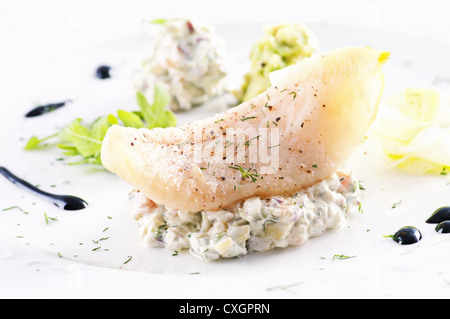 Fischfilet mit Avocado-tatar Stockfoto