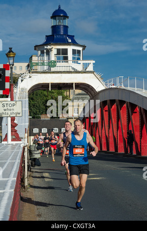 Der Swing-Brücke über den Fluss Tyne in der Nähe von Beginn der 5 Kilometer lange Great North Run auf Samstag, 15. September 2012 Stockfoto