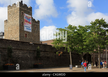 Turmmuseum innerhalb der historischen Stadtmauern in Derry, Co Londonderry, Nordirland, Vereinigtes Königreich, Großbritannien Stockfoto
