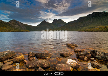 Cradle Mountain und Dove Lake in den frühen Morgenstunden. Stockfoto