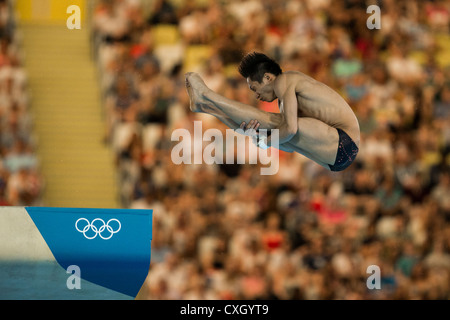 Lin Yue (CHN) im Wettbewerb mit 10m-Turmspringen bei den Olympischen Sommerspielen 2012 in London Stockfoto