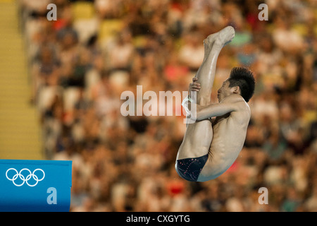 Lin Yue (CHN) im Wettbewerb mit 10m-Turmspringen bei den Olympischen Sommerspielen 2012 in London Stockfoto