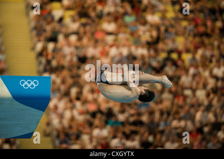 Lin Yue (CHN) im Wettbewerb mit 10m-Turmspringen bei den Olympischen Sommerspielen 2012 in London Stockfoto