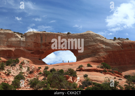 Wilson Arch, ein riesiger natürlichen Sandstein Bogen in Moab, Utah, USA Stockfoto