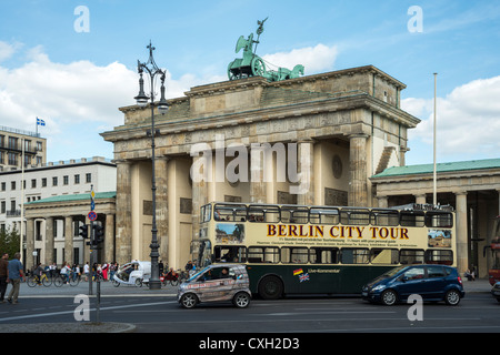 Brandenburger Tor, sightseeing Bus, Berlin, Deutschland, Europa Stockfoto