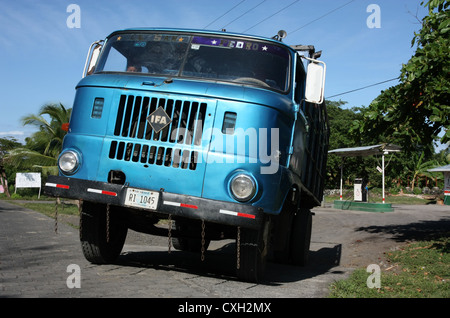 DDR IFA W50 LKW mit Bananen-Ernte auf der Insel Ometepe Nicaragua hergestellt Stockfoto