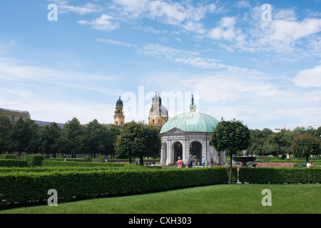 Hofgarten, Garten der Könige Residencewith eine Ansicht der Theatiner Kirche St. Kajetan, München, Bayern, Deutschland, Europa Stockfoto