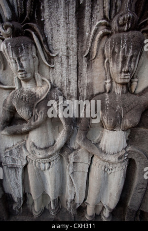 Reliefs der Apsaras an den Wänden der Tempel von Angkor Wat, Siem Reap, Kambodscha Stockfoto