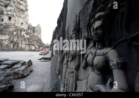 Reliefs der Apsaras an den Wänden der Tempel von Angkor Wat, Siem Reap, Kambodscha Stockfoto