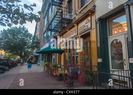 Hoboken, New Jersey, USA, Straßenszenen, lokale Unternehmen, Ladenfronten, an der Main Street, eine Reihe kleiner Geschäfte, eine kleine Kleinstadt mit Geschäftsgeschäften Stockfoto