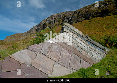 Eine geologische Wand gebaut, um die Gesteinsschichten Moine Schub im Nachhinein zeigen, wie es heute ist.  SCO 8553 Stockfoto