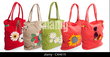 Gruppe des Sommers Strandtasche mit Blumen Stockfoto