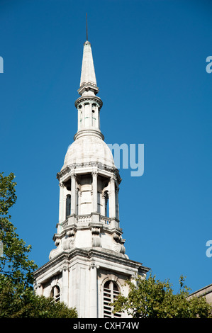 Turm der Kirche St. Leonards in Shoreditch Stockfoto