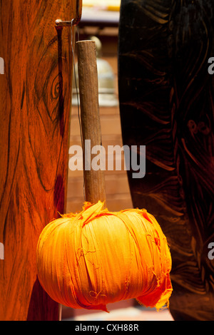 Gong-Schlag in den Tempel Wat Phan auf in Chiang Mai Stockfoto