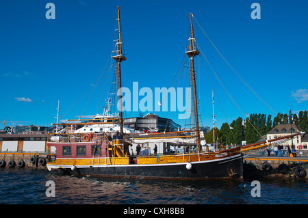 Rådhussbrygge Pfeiler von Bucht Pipervika Sentrum Oslo Norwegen Mitteleuropa Stockfoto