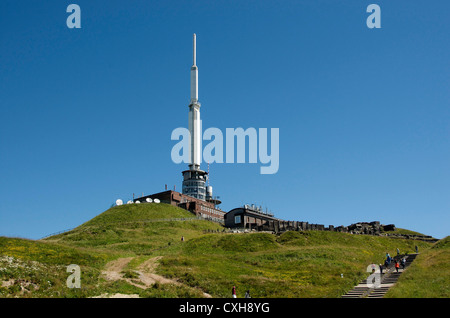 Bahnhof Meteorologie und Antenne am Gipfel des Puy de Dome. Auvergne.France. Stockfoto