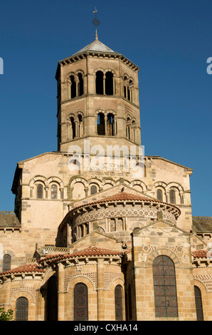 Außenseite der römischen Kirche Saint-Austremoine d'Issoire, Issoire, Auvergne, Frankreich, Europa Stockfoto