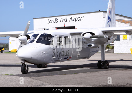 Lands End Flughafen Cornwall Skybus betreiben Islander Flugzeuge zu den Scilly-Inseln Stockfoto