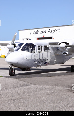 Lands End Flughafen Cornwall Skybus betreiben Islander Flugzeuge zu den Scilly-Inseln Stockfoto