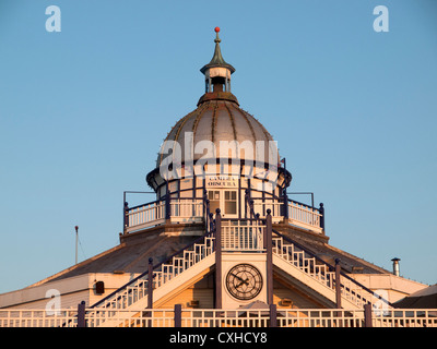 Die Camera Obscura auf dem Pier in Eastbourne. Stockfoto