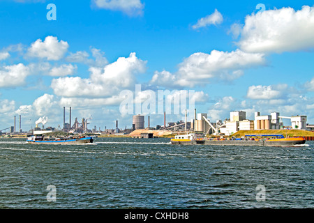 Industrie in der Nähe von IJmuiden in den Niederlanden Stockfoto