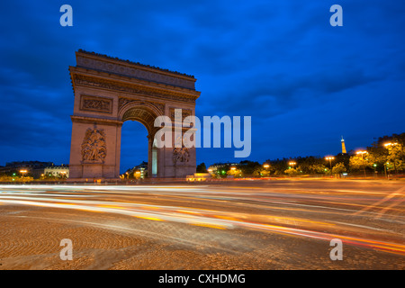 Arc de Triomphe in der Nacht, Paris, Frankreich Stockfoto