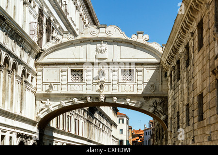 Details der Architektur in der Nähe Seufzerbrücke - Venedig Stockfoto