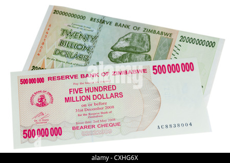 Zimbabwian 500 Millionen Dollar (500.000.000) & 20 Milliarden Banknoten durch Hyperinflation verursacht Stockfoto