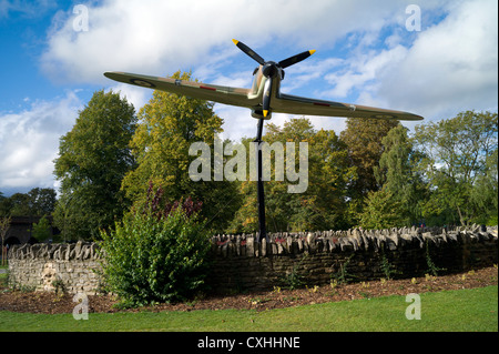 Sidney Camm CBE Denkmal vollständige Replik des eine 2. Weltkrieg Hawker Hurricane in Windsor Stockfoto