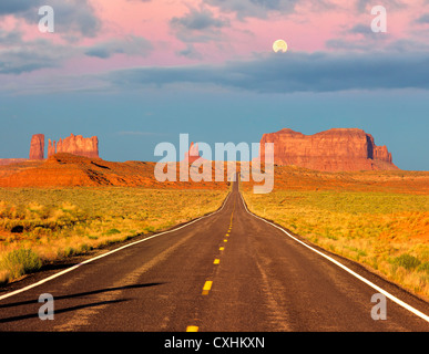 Monument Valley von Utah Highway 163 gesehen. Stockfoto