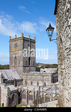 Ansichten der schönen St. Davids Kathedrale, Pembrokeshire, Wales, Großbritannien. UK, Europa. Stockfoto