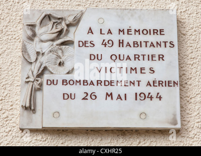 Gedenktafel für die Opfer des 2. Weltkrieges Bombenangriffe in Chartres, Loire, Frankreich Stockfoto