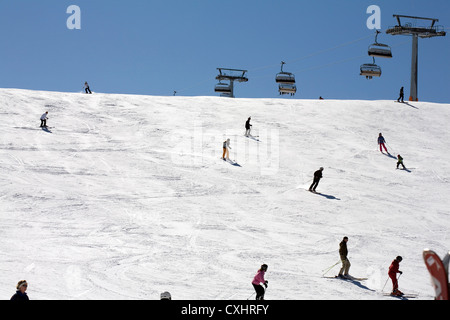 Könner und Lernende beim Ski Schule Ski auf einer Piste die Alpe De Seis Selva Val Gardena Dolomiten Italien Stockfoto