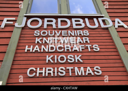 Ein Tourist Shop im schönen Geiranger in den norwegischen Fjorden. Stockfoto