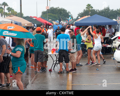 Heckklappe Parteien auf dem Parkplatz an der Sonne Leben Stadion Miami Florida usa Stockfoto