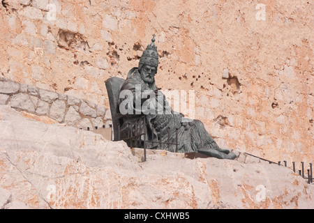 Statue von Gegenpapst Benedikt XIII, bekannt als 'el Papa Luna', in Peniscola Stockfoto