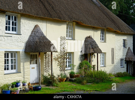 Strohgedeckten Hütten im Weiler St.Clement in der Nähe von Truro, Cornwall, UK Stockfoto